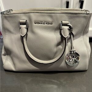 Michael Kors gray handbag. Classic modern top handle bag. use, great condition